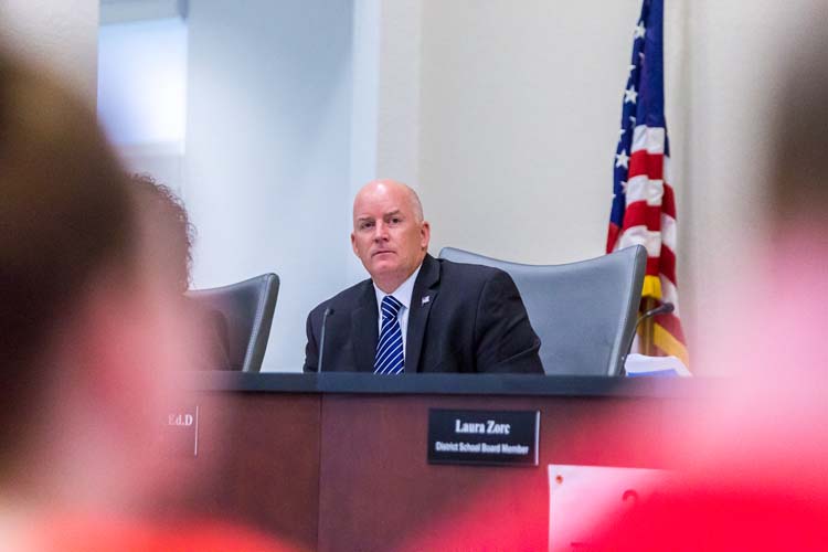 School leader’s contract extended on 3-to-2 vote