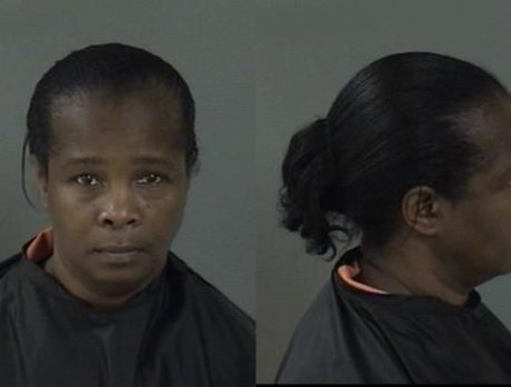 Cheating boyfriend stabbed in index finger