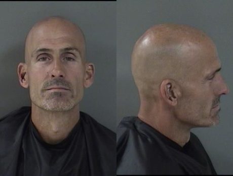 Man steals cash register from Vero business