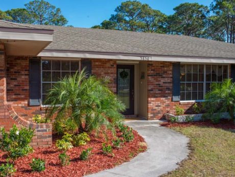 Ranchette near town perfect for seclusion or entertaining