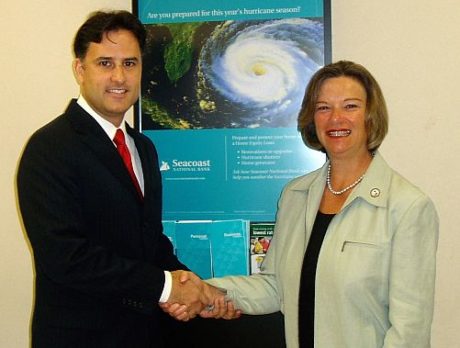 Seacoast National Bank donates $500 to Red Cross