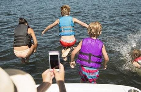 Let’s go boating: 4 ways to vacation on the water this summer