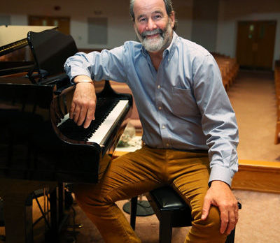 Music promoter brings singers for seniors to Vero