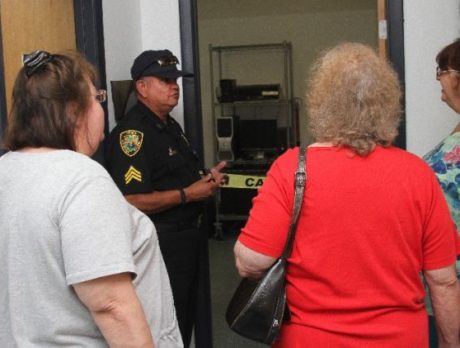 Fellsmere Police open doors to public during market