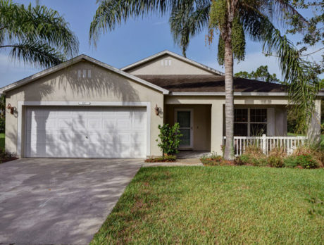 Waterford Lakes home offers nice yard, good location