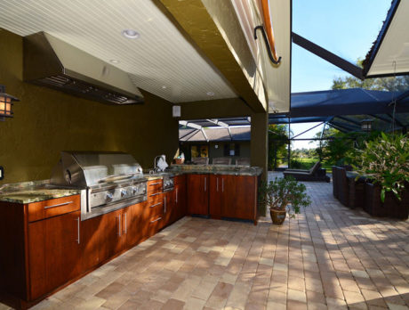 Mid-century ranch offers guest house, large lot