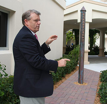 Rotary seeks to promote peace through pole on Vero Beach property