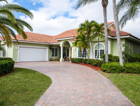 Vero Isles waterfront playhouse for large family
