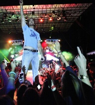 Jake Owen Foundation Benefit Concert 2012