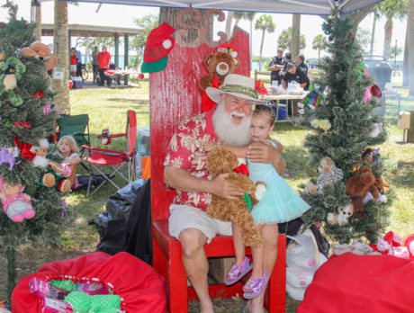 Yule love this: Event supports cops’ gift-card giveaway