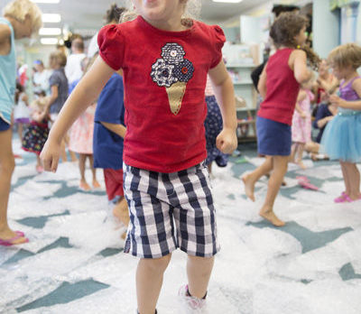 Kids celebrate 4th of July with Bubble Wrap Explosion
