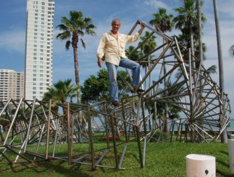 Sculptor throws his weight behind arts center plan