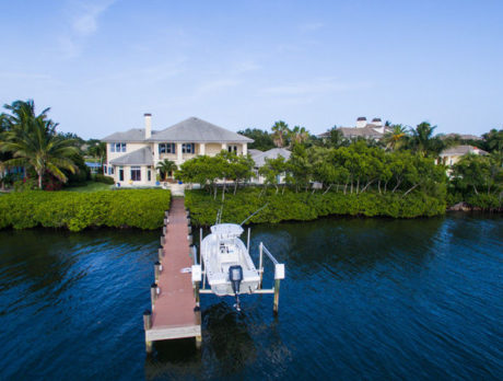 Riverfront estate perfectly located between the bridges