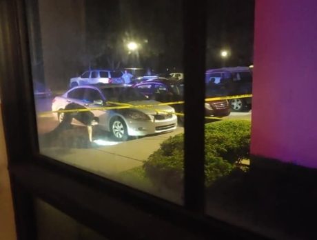 Man in custody after Saturday night shooting at apt complex