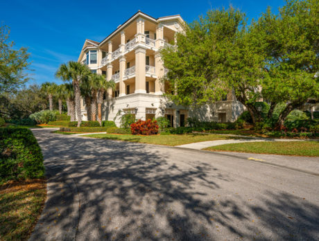 Huge River Club luxury condo features beautiful design