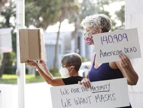 ‘Masks save lives’ – Residents gather to support mask mandate