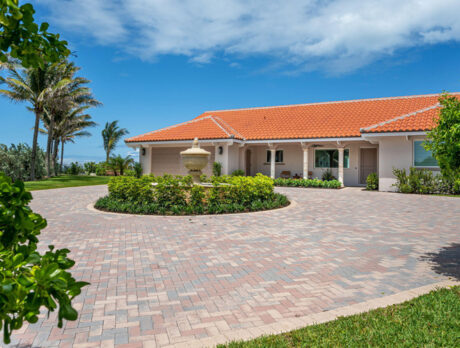 Central Beach beauty includes spectacular ocean frontage