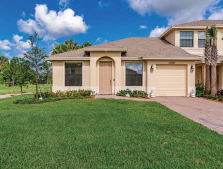 Like-new Verona Trace townhouse located in bucolic setting