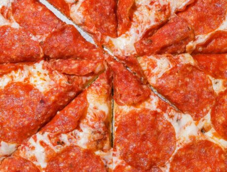 Deputies: Man throws pizza slice at woman’s face during dispute