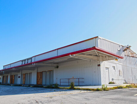 Lot where Hale Groves packing house stood offered for $930K