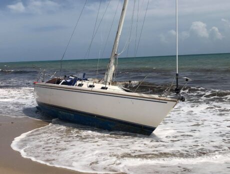 Sailboat runs aground at South Beach Park