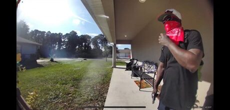 Video: Police seek help in ID’ing man who pulled out gun while ringing doorbell