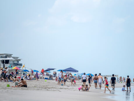 Big ‘Break’: Island lures record wave of tourists