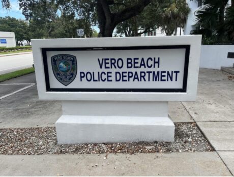 Vero Beach cops near-unanimously accept city’s upgraded pay package